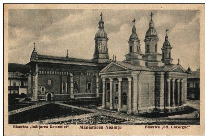 Вознесенский Нямецкий монастырь. Церковь Вознесения Господня, Мэнэстиря-Нямцулуй (Нямц, Румыния). архивная фотография, Церковь слева. Тиражная почтовая открытка 1920-х годов