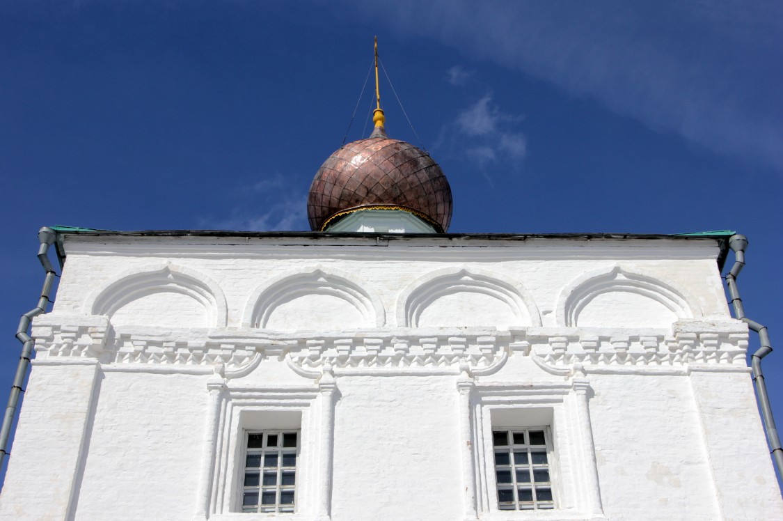 Мироносицкий женский монастырь. Церковь Жён-мироносиц, Ежово (Медведевский район, Республика Марий Эл). архитектурные детали, Завершение холодного храма.