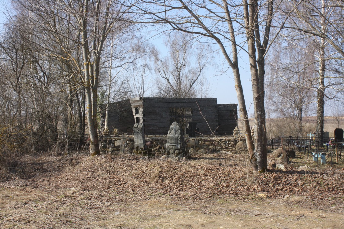 Марьино. Церковь Успения Пресвятой Богородицы. фасады, Вид на церковное место с востока.