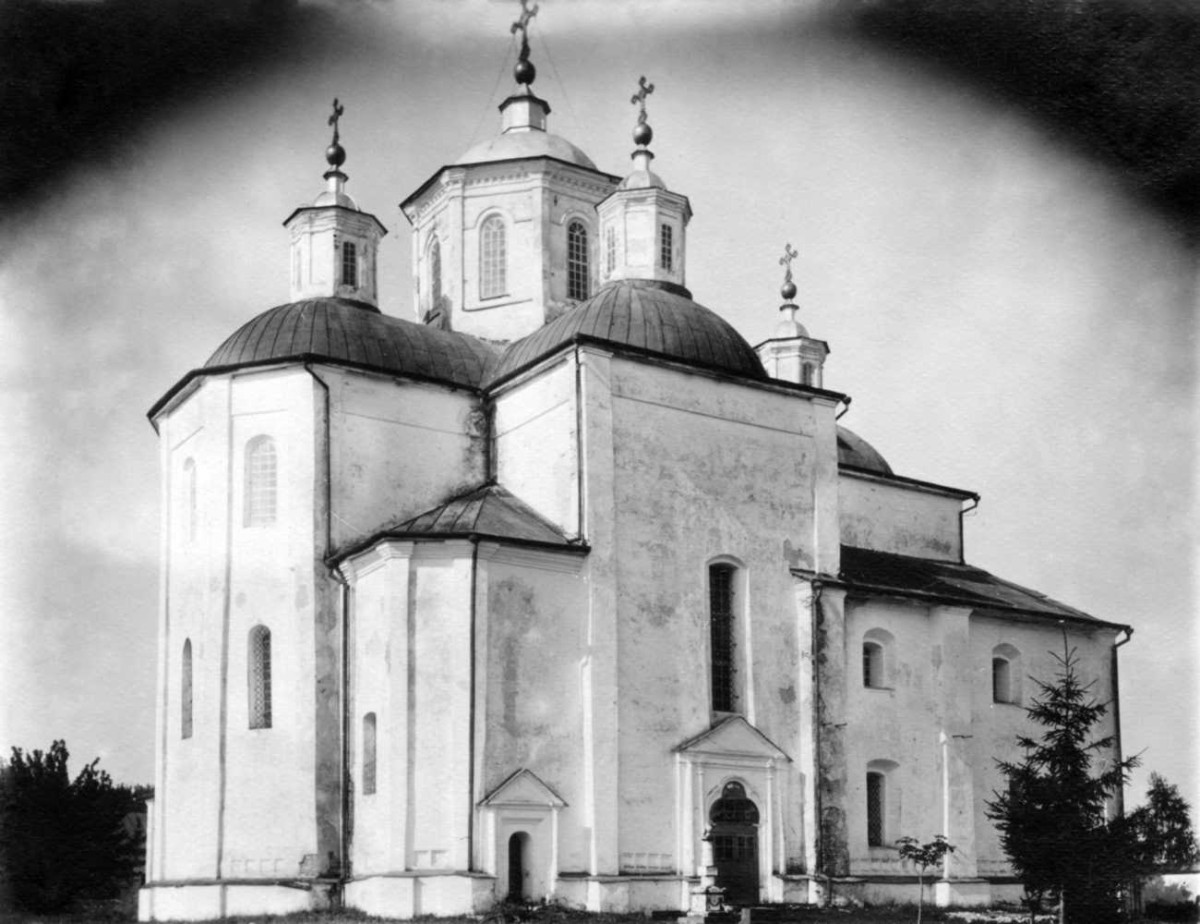 Гамалеевский Харлампиев монастырь. Собор Рождества Пресвятой Богородицы, Гамалиевка (Шосткинский район, Украина, Сумская область). архивная фотография, Вид с северо-востока. Фото С.А. Таранушенко и П.Н. Жолтовского из экспедиции Харьковского музея украинского искусства, 1920-е г.г. Адрес хранения: Институт рукописи Национальной библиотеки Украины им. И. Вернадского
