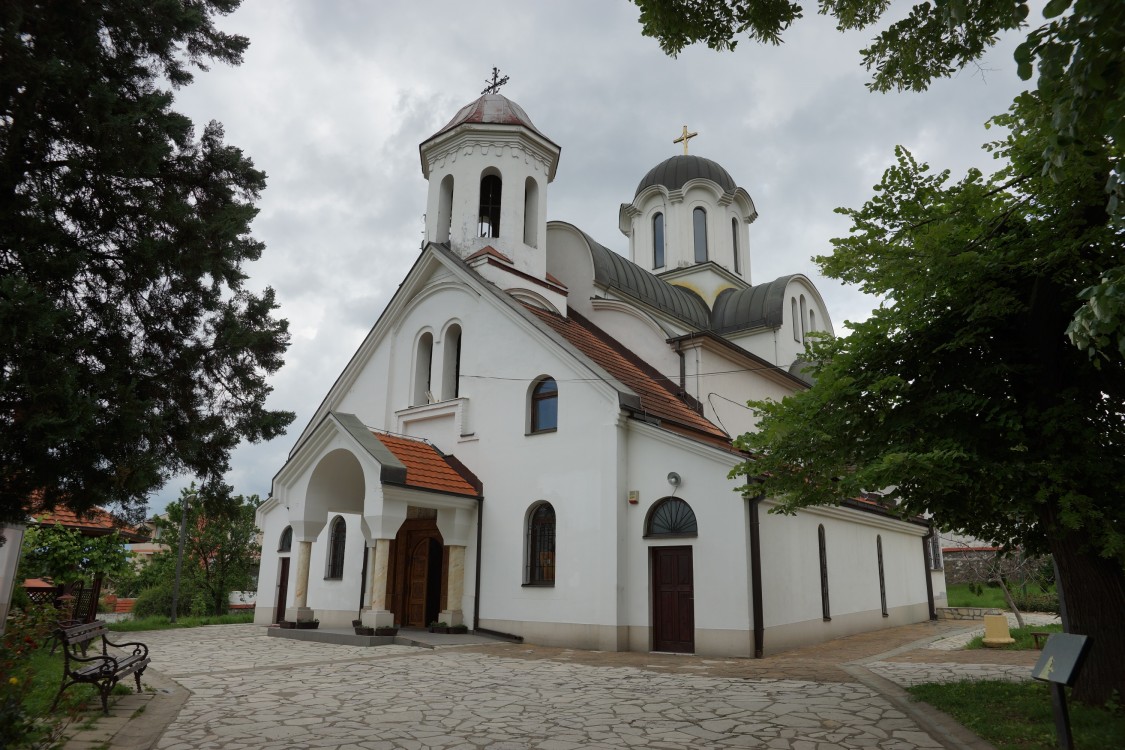 Церковь Перенесения мощей Николая Мирликийского Чудотворца в Бари, Ниш (Нишавский округ, Сербия). фасады