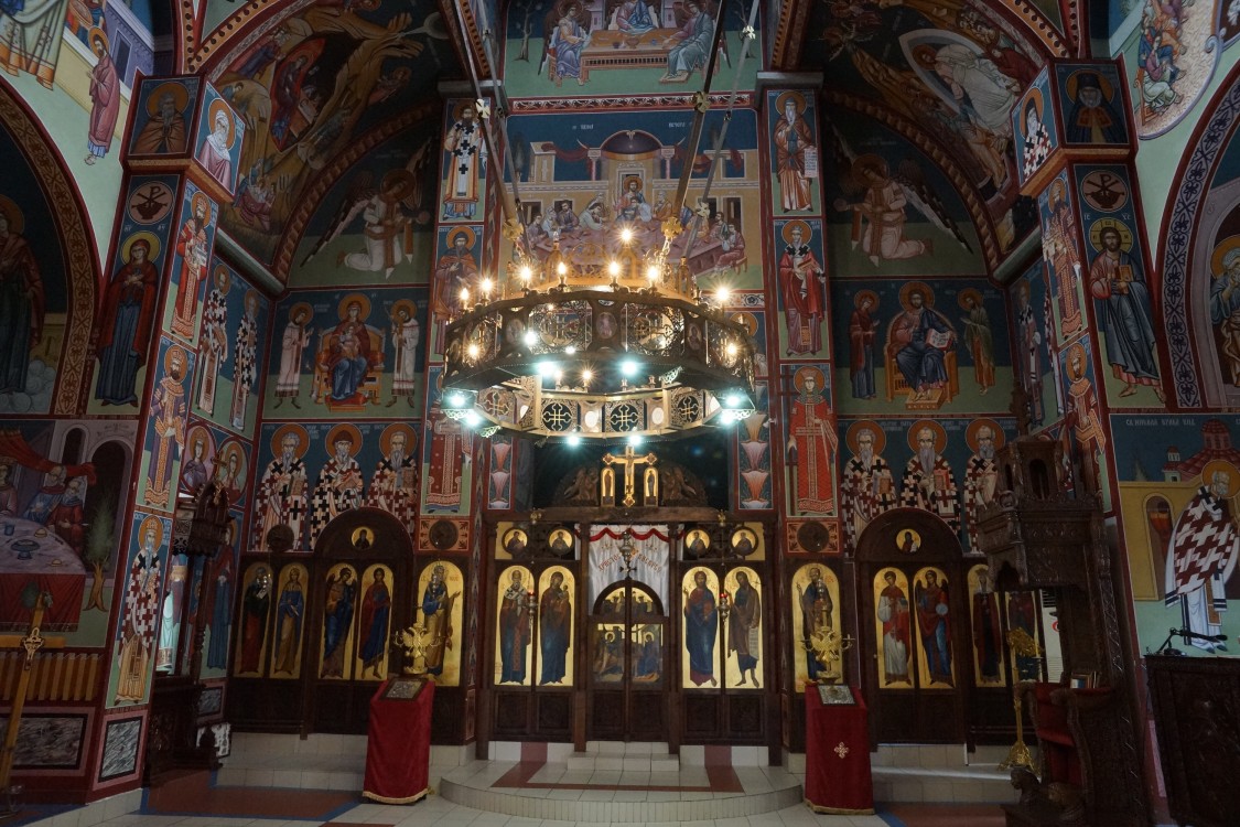 Церковь Перенесения мощей Николая Мирликийского Чудотворца в Бари, Ниш (Нишавский округ, Сербия). интерьер и убранство