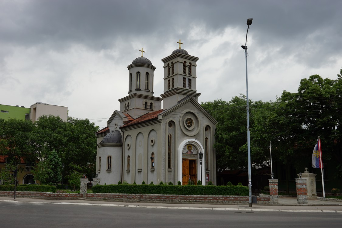 Церковь Луки Евангелиста, Ниш (Нишавский округ, Сербия). фасады