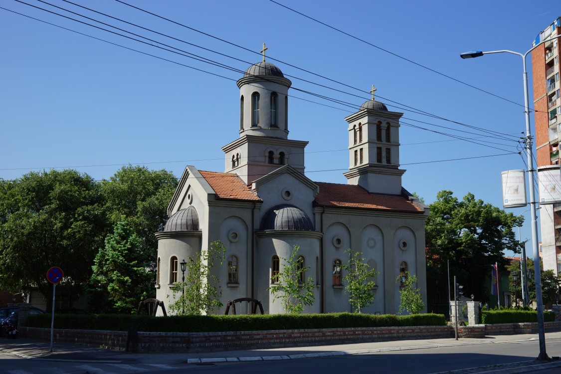 Церковь Луки Евангелиста, Ниш (Нишавский округ, Сербия). фасады