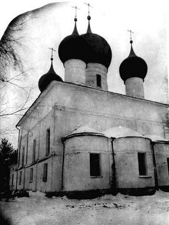 Петровский монастырь. Собор Петра и Павла, Ростов Великий (Ростовский район, Ярославская область). архивная фотография, Собор Петра и Павла. фото с сайта http://www.skyscrapercity.com/showthread.php?t=1749275&page=22
