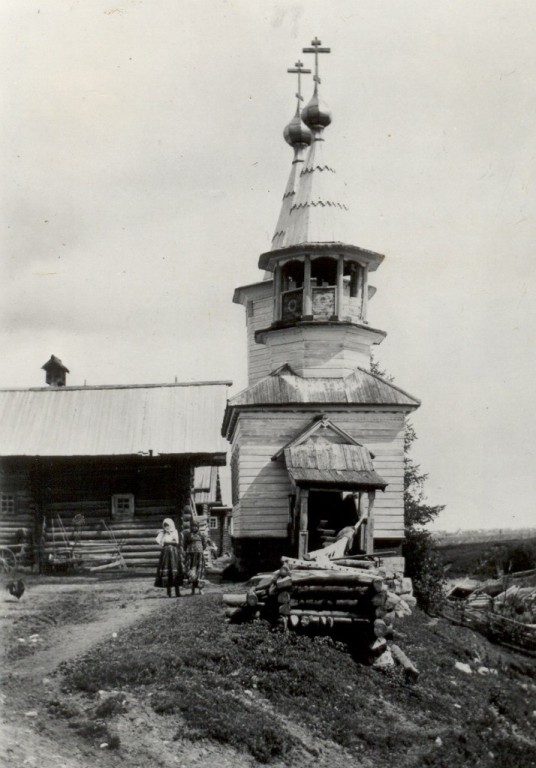 Часовня Воздвижения Креста Господня (Иоанна Богослова), Большой Халуй (Каргопольский район, Архангельская область). архивная фотография, Фотография И.Я.Билибина, 1903 г. из фондов Каргопольского музея с сайта https://vk.com/photo-91796839_360964065