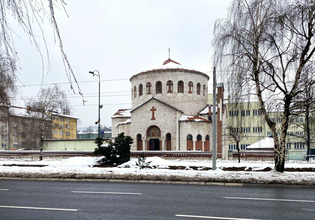 Церковь Преображения Господня, Сараево (Босния и Герцеговина, Прочие страны). фасады, Вид с севера через ул. Змая от Босне