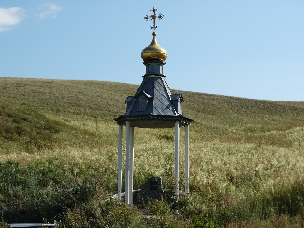Дорога Сунарчи - Новогафарово. Часовня Табынской иконы Божией Матери. общий вид в ландшафте