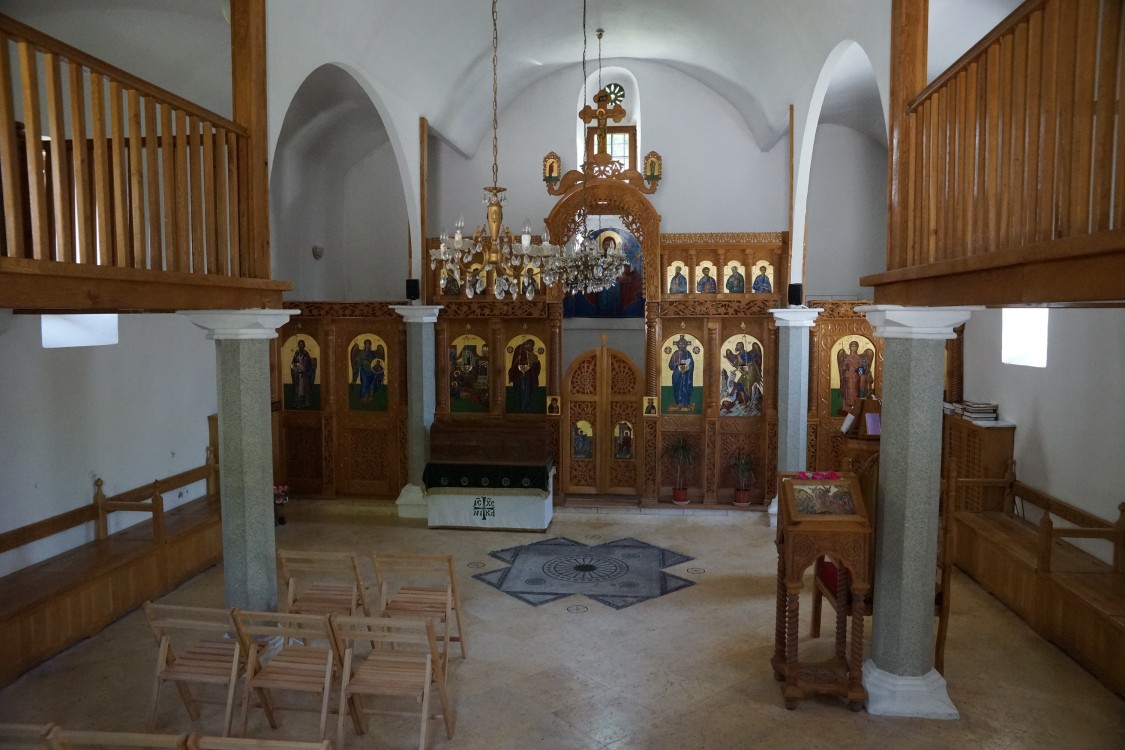 Церковь Рождества Пресвятой Богородицы, Мостар (Босния и Герцеговина, Прочие страны). интерьер и убранство