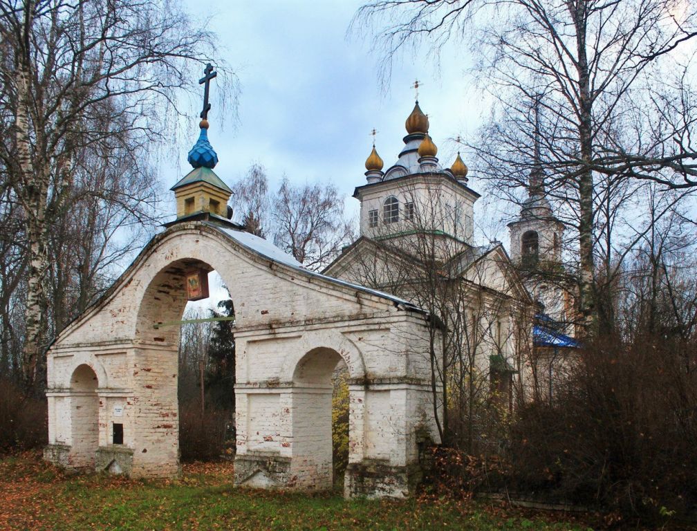 Церковь Успения Пресвятой Богородицы во Льгове, Успенье, урочище (Галичский район, Костромская область). дополнительная информация, Ворота ограды