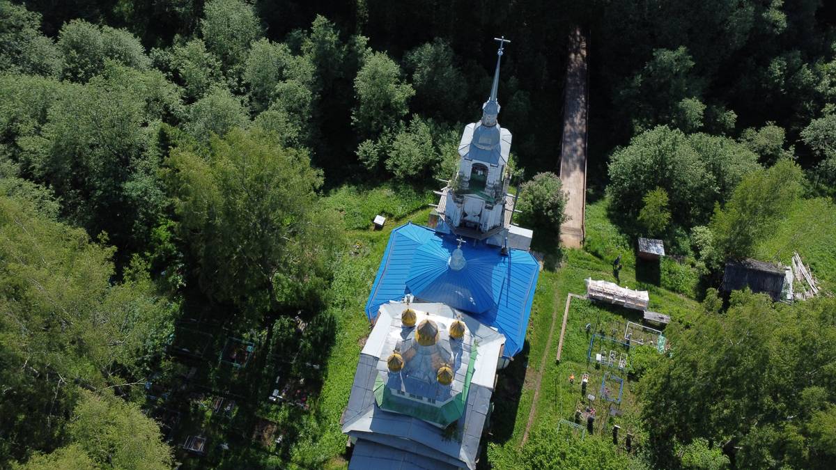 общий вид в ландшафте. Церковь Успения Пресвятой Богородицы во Льгове, Успенье, урочище (Галичский район, Костромская область)