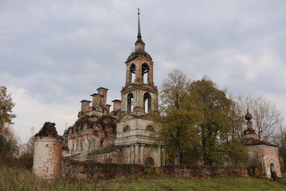 Храмовый комплекс. Церкви Троицы Живоначальной и Михаила Архангела, Ликурга (Буйский район, Костромская область). фасады