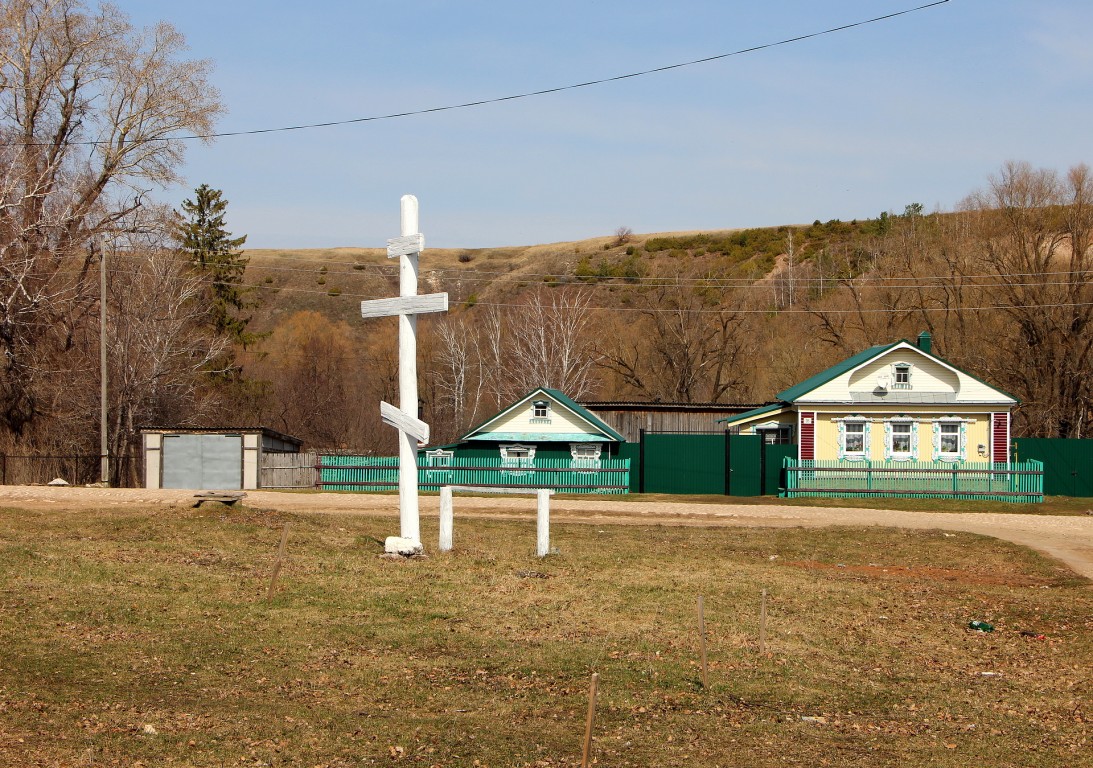 Большой Китяк. Церковь Зосимы и Савватия Соловецких (старая). дополнительная информация, В 2005г. на месте церкви был установлен поклонный крест.