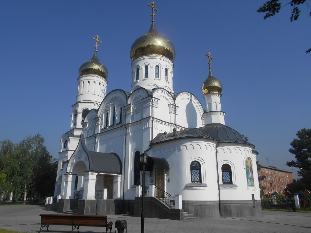 Новокузнецк. Церковь Петра и Февронии. фасады