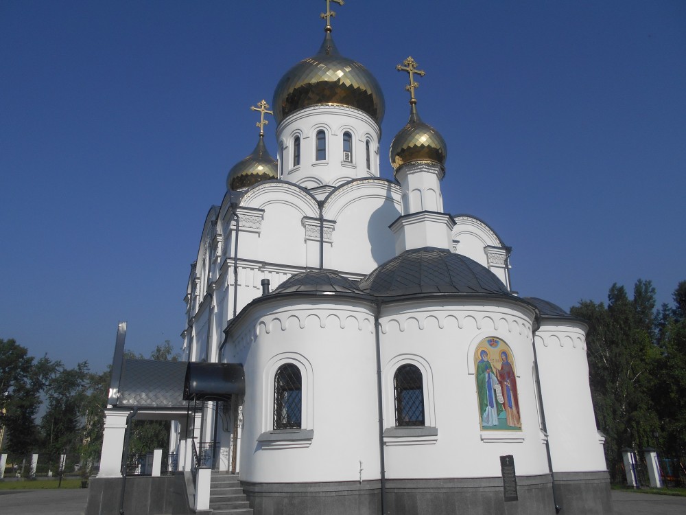 Новокузнецк. Церковь Петра и Февронии. фасады
