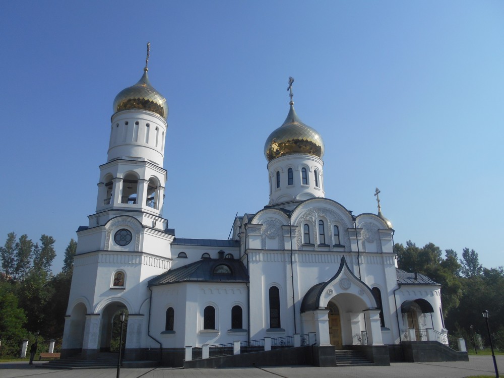 Новокузнецк. Церковь Петра и Февронии. фасады