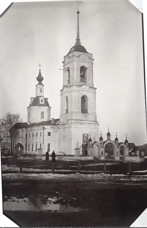 Инсар. Церковь Троицы Живоначальной. архивная фотография, фото с сайта https://pastvu.com/p/605174