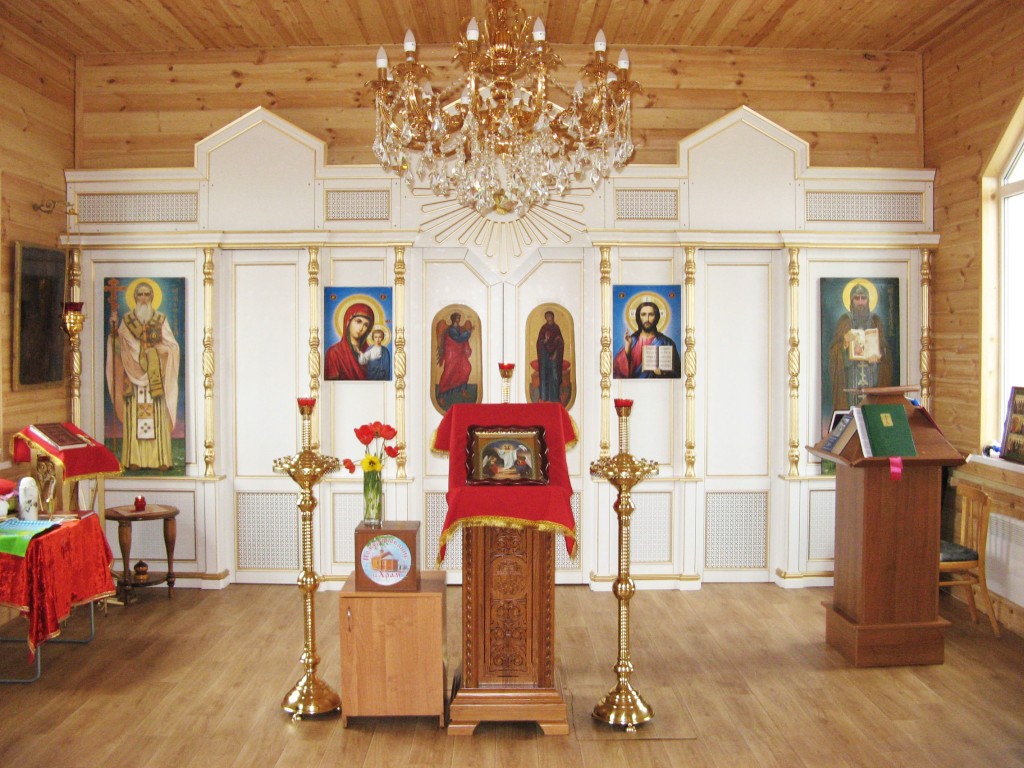 Церковь Рождества Христова (временная), Нижнекамск (Нижнекамский район, Республика Татарстан). интерьер и убранство, Иконостас церкви
