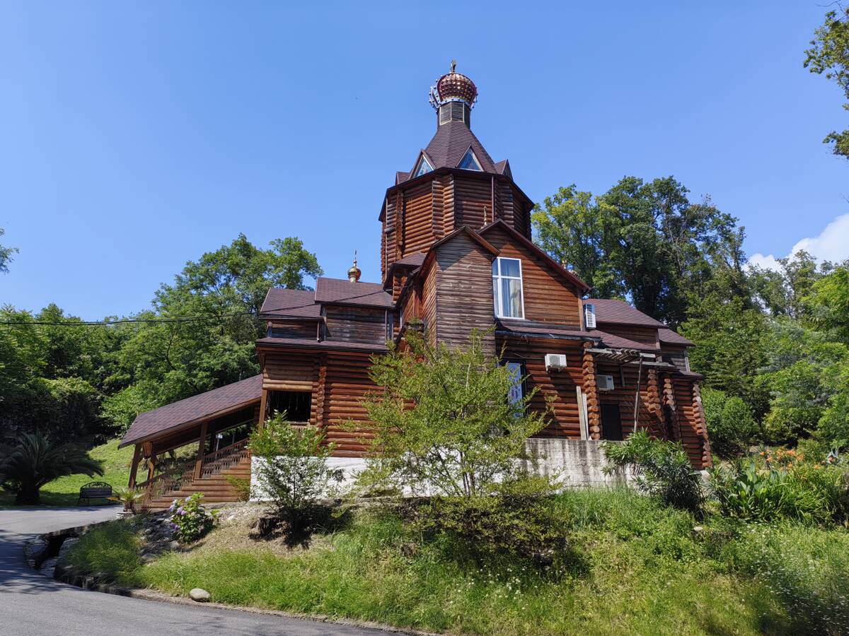 Церковь Царственных страстотерпцев, Чемитоквадже (Сочи, город, Краснодарский край). фасады