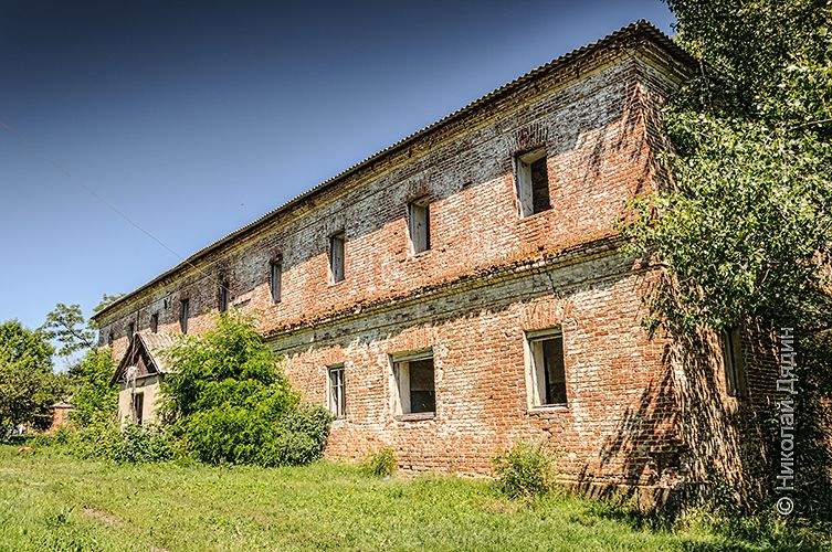 Ново-Донецкий Предтечев монастырь, Дубрава (Богучарский район, Воронежская область). архитектурные детали, Бывшие кельи.