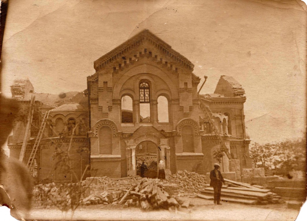 Очаков. Церковь Троицы Живоначальной. архивная фотография, Разборка храма. Частная коллекция. Фото 1930-х годов