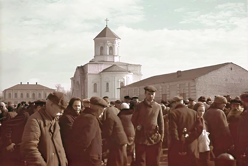 Отреставрированный собор. Цветное фото 1942 г. с аукциона e-bay.de, архивная фотография. Собор Преображения Господня, Полтава (Полтавский район, Украина, Полтавская область)