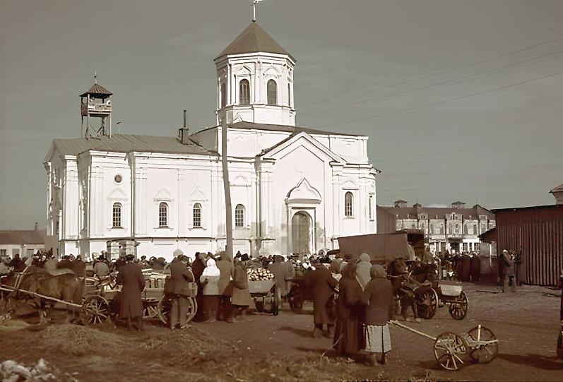 Отреставрированный собор. Цветное фото 1942 г. с аукциона e-bay.de, архивная фотография. Собор Преображения Господня, Полтава (Полтавский район, Украина, Полтавская область)
