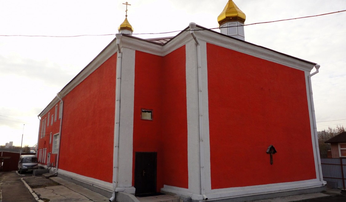 Новосибирск. Церковь Михаила Архангела. фасады, Вид со двора, с Востока.
