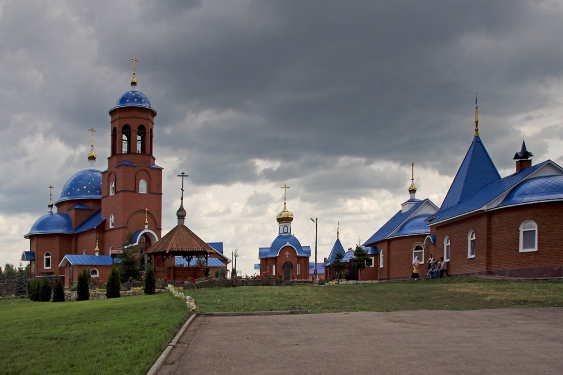 Чубовка. Покровский мужской монастырь.. фасады