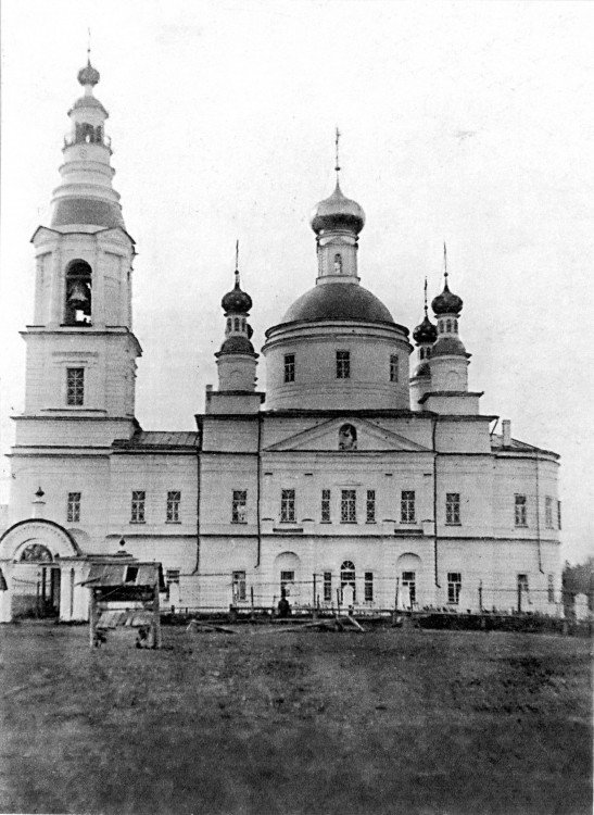 Церковь Рождества Пресвятой Богородицы, Сидорово (Грязовецкий район, Вологодская область). архивная фотография, Фотография от бабушки, которая родилась в 1916 г. в д. Бекренево Грязовецкого района. Бабушка говорила, что церковь разрушили, но не помнит, в каком году при советской власти.