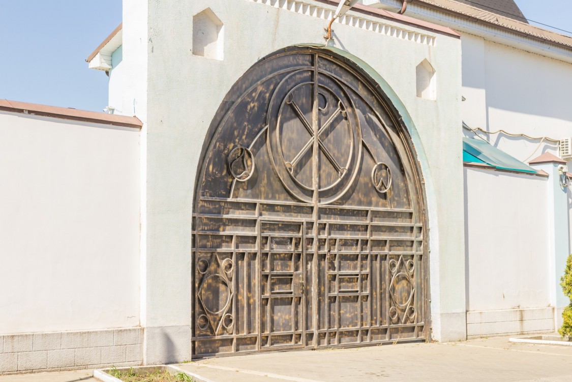 Сунжа. Ново-Синайский Покровский монастырь. фасады, Врата