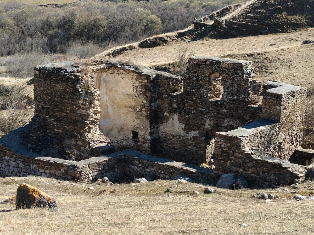 фасады. Неизвестная церковь, Таргим (Джейрахский район, Республика Ингушетия)