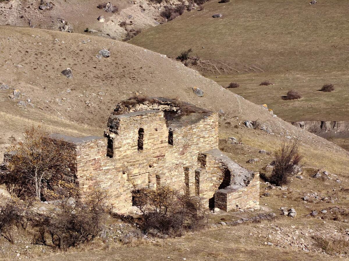 фасады. Неизвестная церковь, Таргим (Джейрахский район, Республика Ингушетия)