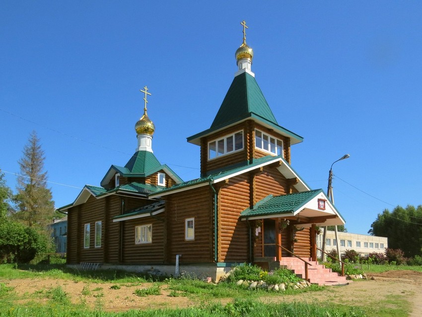 Молоково. Церковь Троицы Живоначальной (новая). фасады