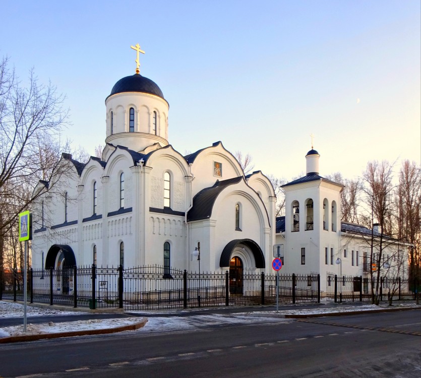 Церковь Николая Чудотворца, Южное Тушино (Северо-Западный административный округ (СЗАО), г. Москва). фасады, Первый день в 2020 году.