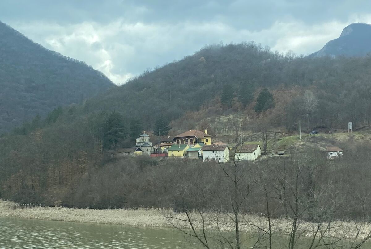 Кабларский Иоанно-Рождественский монастырь, Рошци (Моравичский округ, Сербия). дополнительная информация, Вид через Западную Мораву