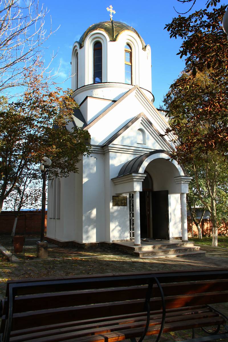 Часовня Троицы Живоначальной, Ессентуки (Ессентуки, город, Ставропольский край). общий вид в ландшафте