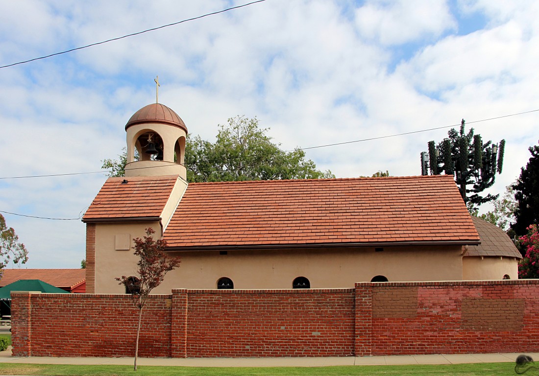 Церковь Саввы Сербского, Лос-Анджелес (Калифорния, США). фасады