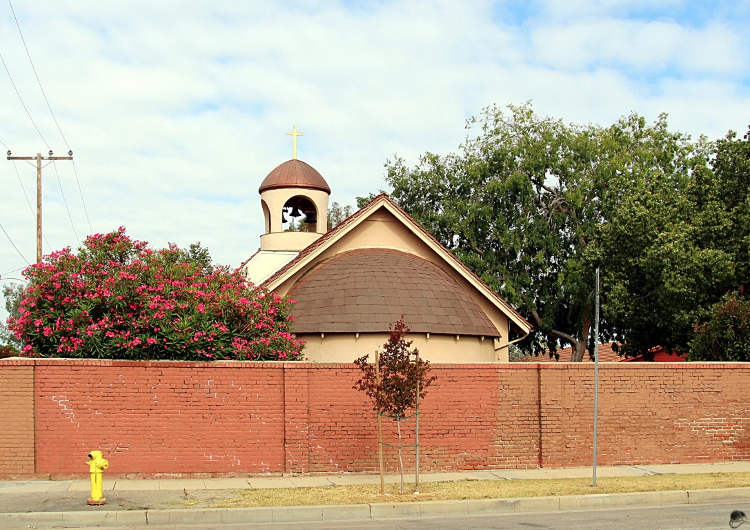 Церковь Саввы Сербского, Лос-Анджелес (Калифорния, США). фасады