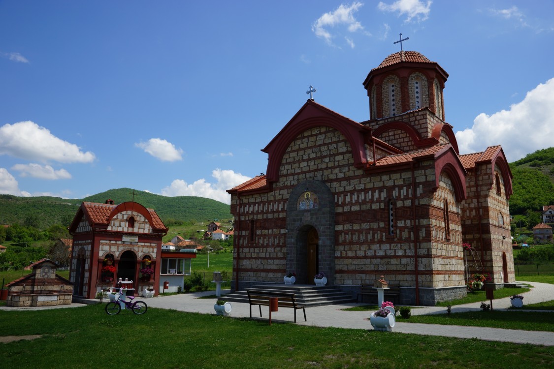 Церковь Саввы Сербского, Супнье (Рашский округ, Сербия). фасады