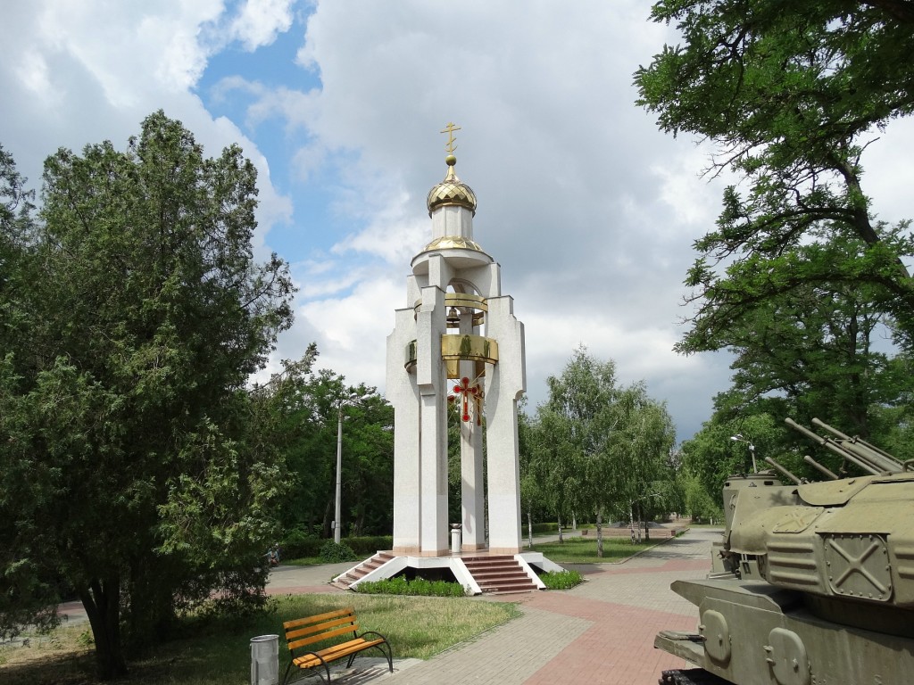 Николаев. Часовня-памятник воинам-интернационалистам. общий вид в ландшафте