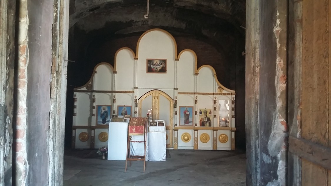 Церковь Николая Чудотворца, Погромное (Тоцкий район, Оренбургская область). интерьер и убранство, Установлен временный иконостас