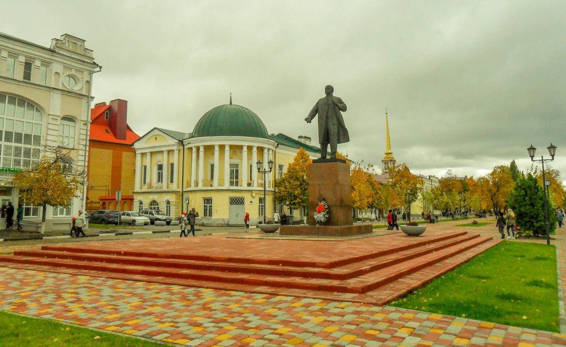 Часовня Александра Невского в память 17 октября 1888 года, Мичуринск (Мичуринский район и г. Мичуринск, Тамбовская область). фасады, Место часовни; вдали шпиль Ильинского храма