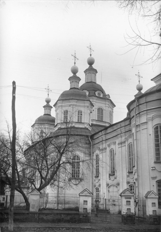 Церковь Воскресения Христова, Полтава (Полтавский район, Украина, Полтавская область). архивная фотография, Фотография С.А. Таранушенко, 1932 г. Альбом «Полтавщина в особом архиве Стефана Таранушенко». Адрес хранения: Институт рукописи Национальной библиотеки Украины имени В.И. Вернадского (фонд 278)

