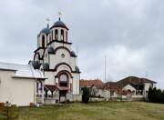 Церковь Троицы Живоначальной, Вид с северо-запада, справа приходской дом<br>, Вирине, Поморавский округ, Сербия