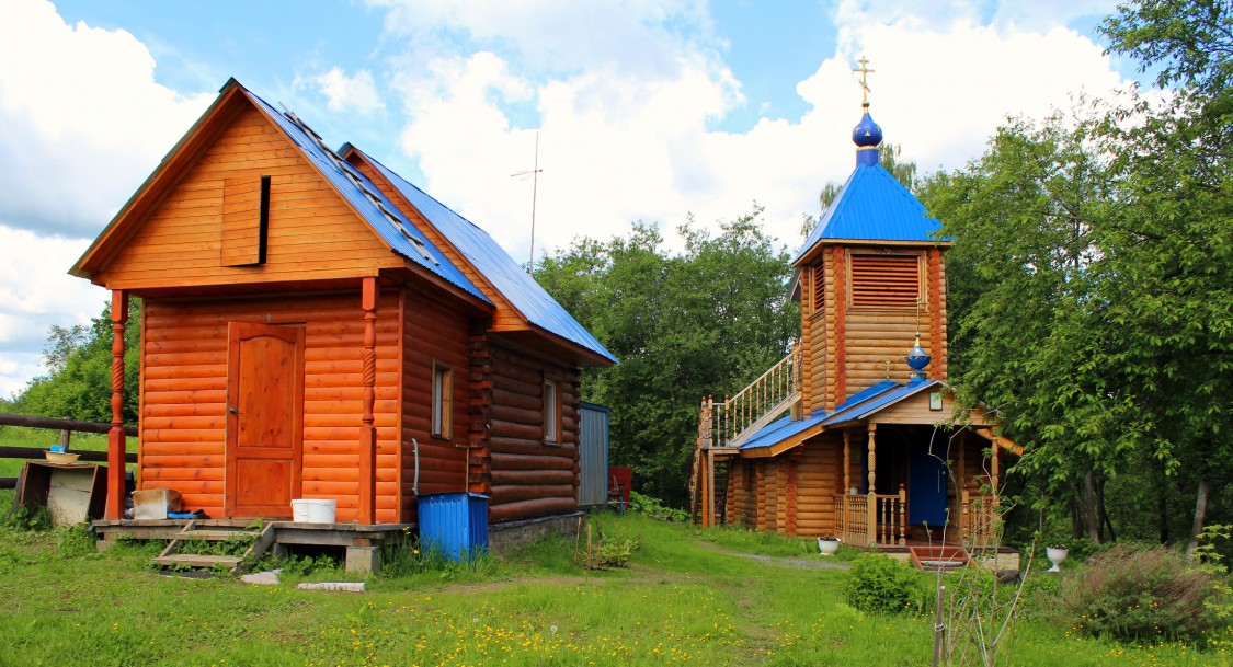 Церковь Зосимы и Савватия Соловецких, Артёмово (Пушкинский район и гг. Ивантеевка, Королёв, Московская область). общий вид в ландшафте