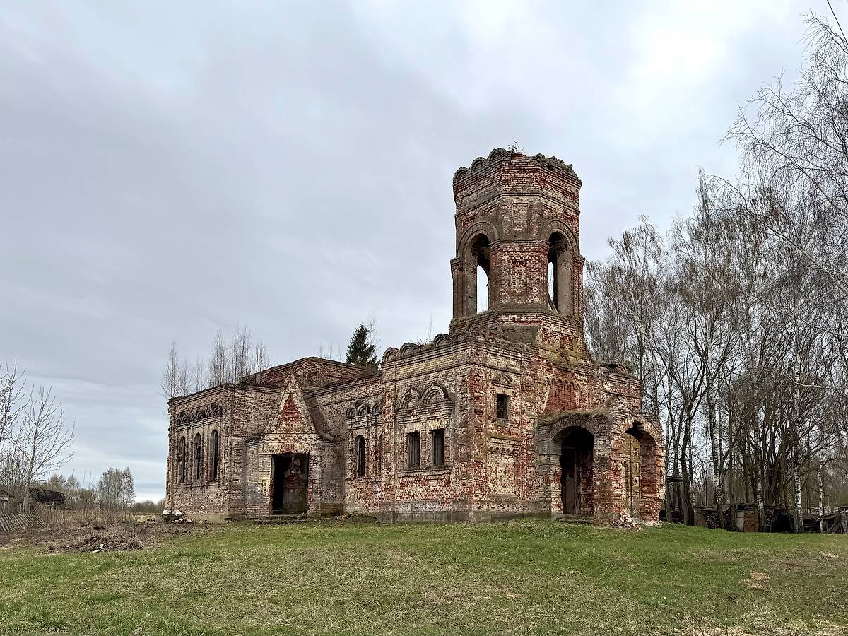 Вид с юго-запада, фасады. Неизвестная церковь, Шарипы Малые (Горецкий район, Беларусь, Могилёвская область)