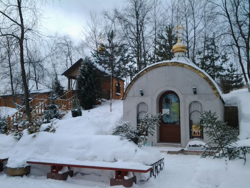 Мураново. Часовня Мучеников младенцев Вифлеемских. фасады, Вид на часовни в парке памяти жертв Бесланской трагедии.