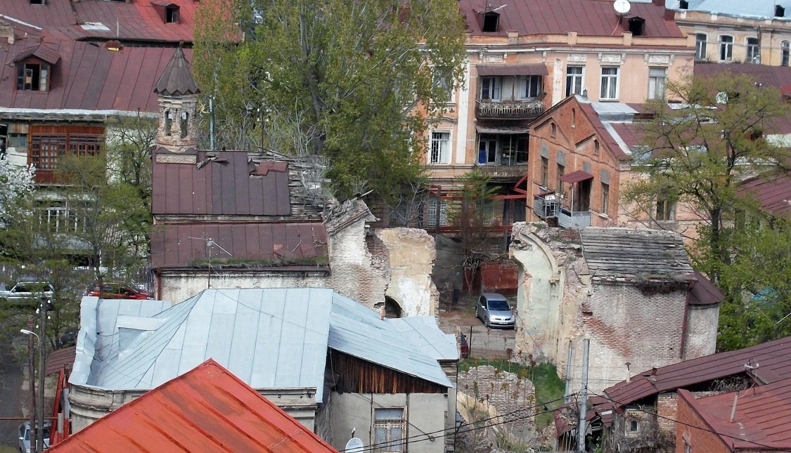 Тбилиси. Церковь Георгия Победоносца (Могниси). общий вид в ландшафте, Вид из района Бетлеми