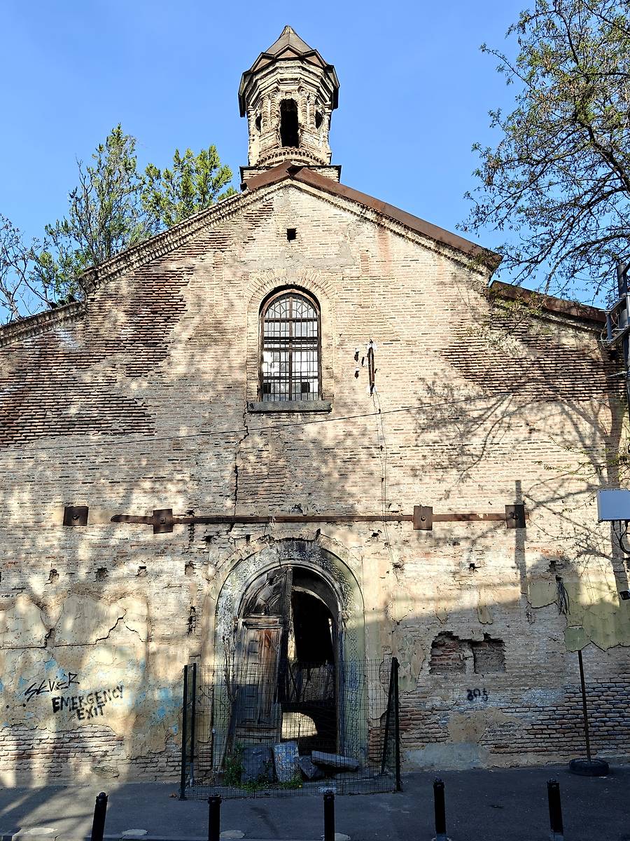 Западный фасад, архитектурные детали. Церковь Георгия Победоносца (Могниси), Мтацминдский район (Тбилиси, город, Грузия)